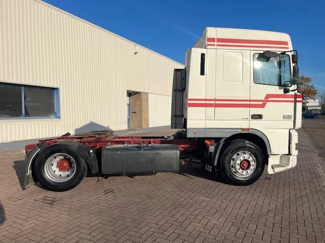 DAF XF 95.430 Manual-Gear Euro 3 - Vilkikas: foto 5 DAF XF 95.430 Manual-Gear Euro 3 - Vilkikas: foto 5