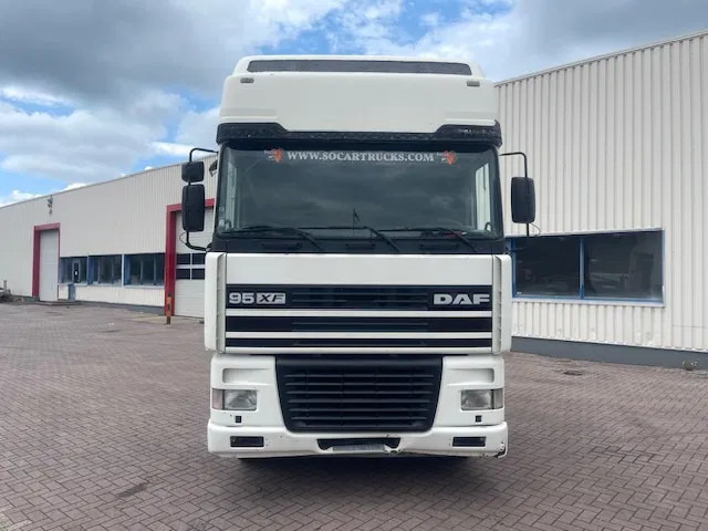 DAF XF 95.480 Euro 2 Manual-gear - Vilkikas: foto 2 DAF XF 95.480 Euro 2 Manual-gear - Vilkikas: foto 2
