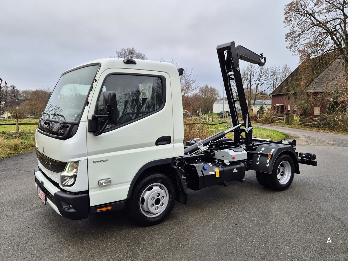 FUSO 3C15 Duonic Aut.City Abrollkipper AHK 3.5T sofor - Hook-lift sunkvežimis: foto 1 FUSO 3C15 Duonic Aut.City Abrollkipper AHK 3.5T sofor - Hook-lift sunkvežimis: foto 1
