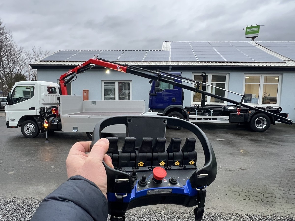 FUSO 3S15 Alu Pritsche 2.80m Ladekran Funk! - Bortinis automobilis: foto 2 FUSO 3S15 Alu Pritsche 2.80m Ladekran Funk! - Bortinis automobilis: foto 2