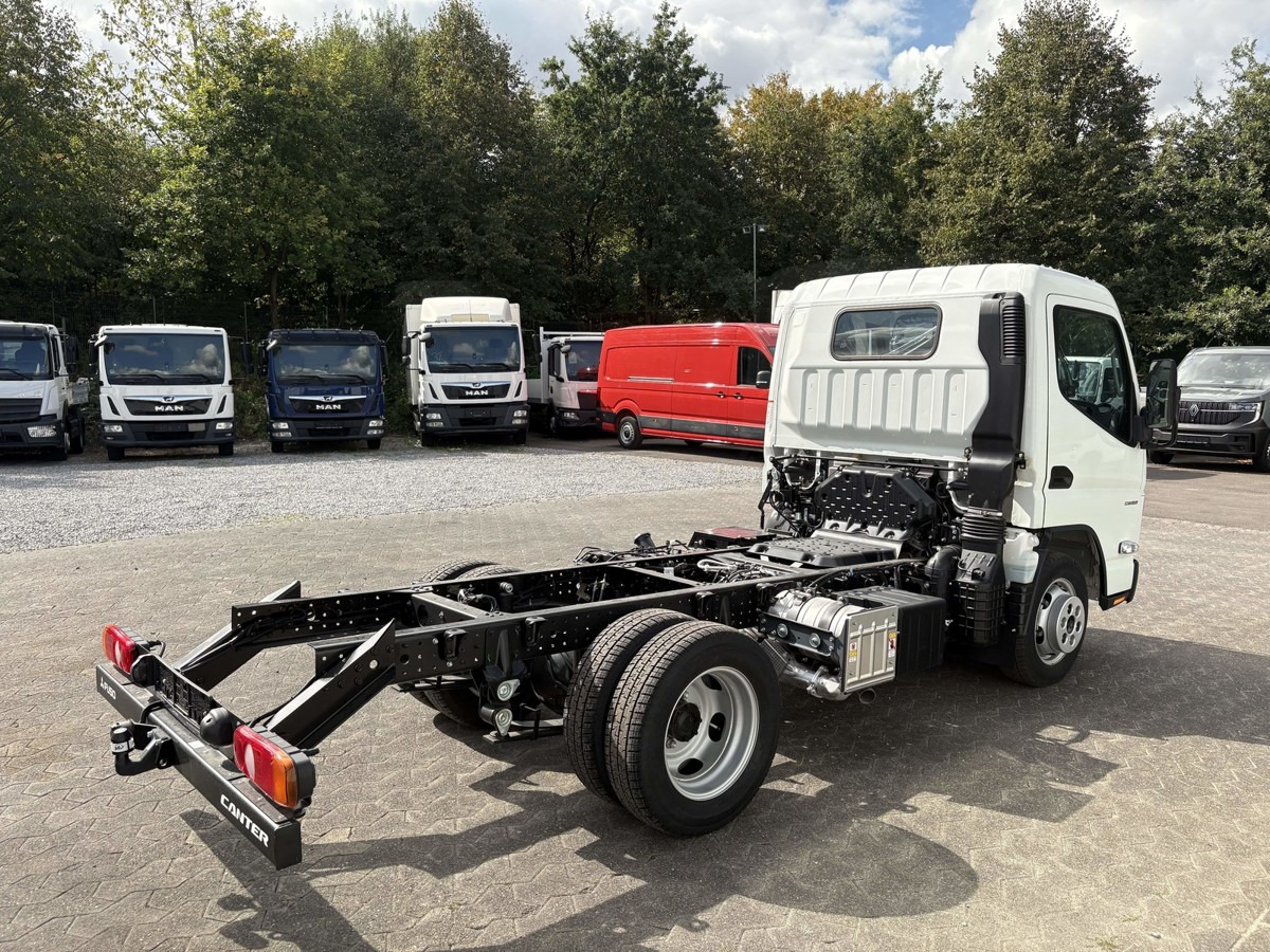 FUSO 3S15 Fahrgestell 2500 Nebenantrieb - Važiuoklės sunkvežimis: foto 5 FUSO 3S15 Fahrgestell 2500 Nebenantrieb - Važiuoklės sunkvežimis: foto 5