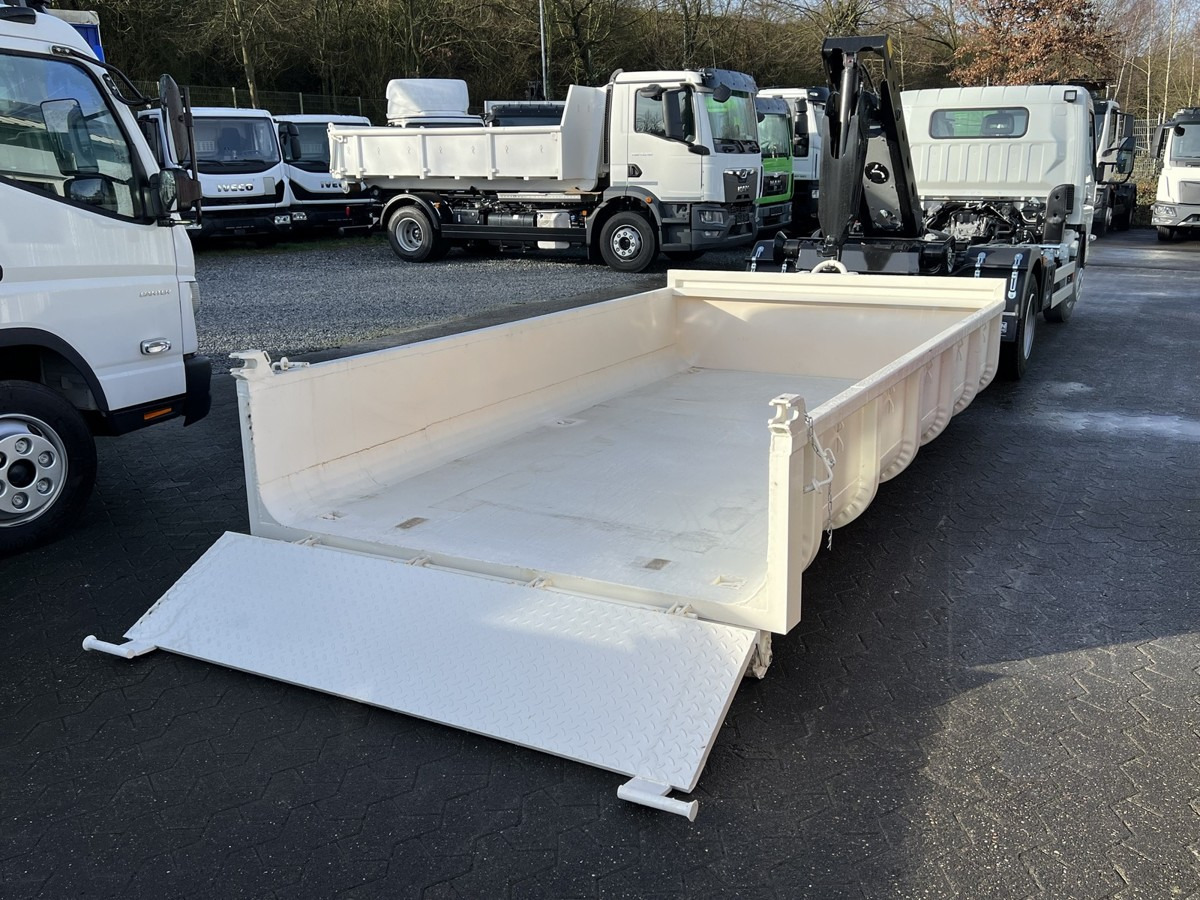 FUSO Canter FUSO 7C18 City Abrollkipper Miete - Hook-lift sunkvežimis: foto 4 FUSO Canter FUSO 7C18 City Abrollkipper Miete - Hook-lift sunkvežimis: foto 4