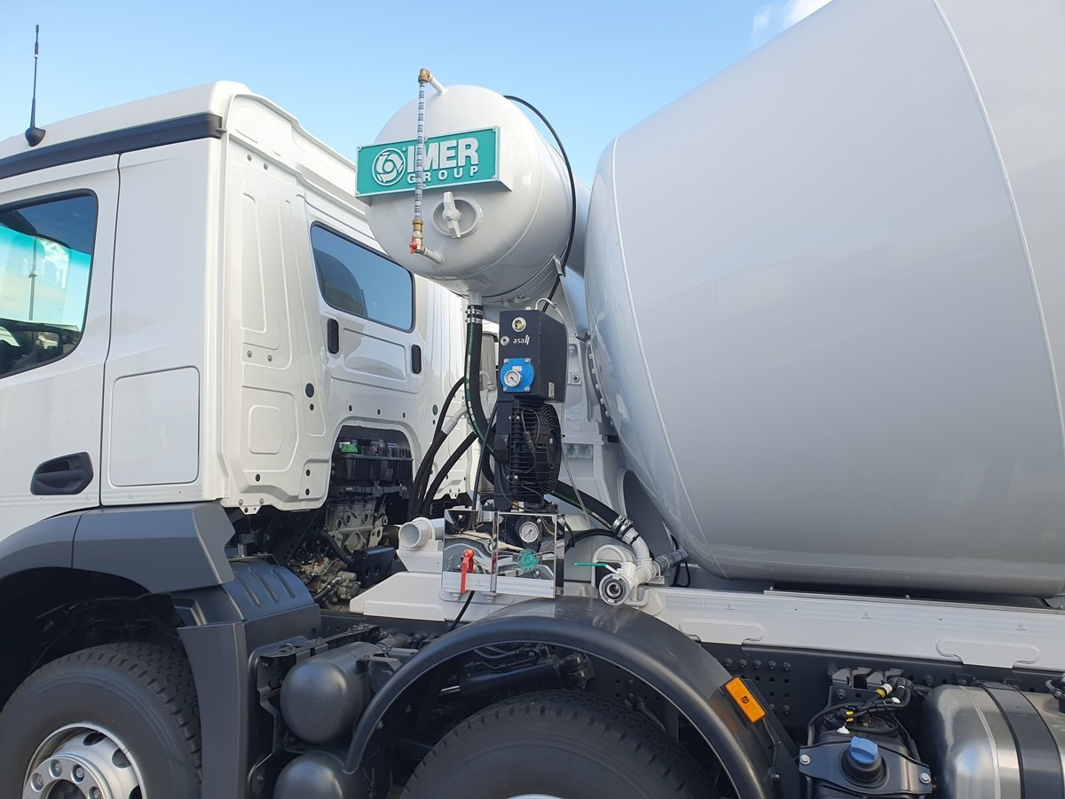 MERCEDES-BENZ Arocs 3740 8x4 Betonmischer IMER ORU LT105 H 10m - Betonvežis: foto 5 MERCEDES-BENZ Arocs 3740 8x4 Betonmischer IMER ORU LT105 H 10m - Betonvežis: foto 5