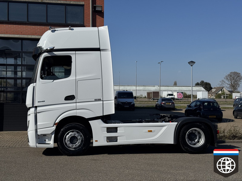 Mercedes-Benz ACTROS 1848 Gigaspace ** LIMITED EDITION** / FULL SPOILER / 2x TANK / NIGHT ac / - Vilkikas: foto 3 Mercedes-Benz ACTROS 1848 Gigaspace ** LIMITED EDITION** / FULL SPOILER / 2x TANK / NIGHT ac / - Vilkikas: foto 3