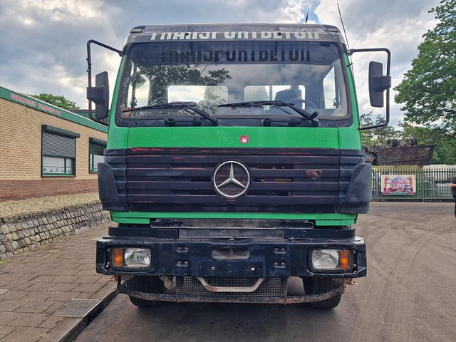Mercedes-Benz 2527 B 6X4 - Betonvežis: foto 2 Mercedes-Benz 2527 B 6X4 - Betonvežis: foto 2