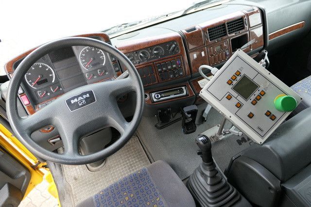 Komunalinė/ Specializuota technika MAN 26.413/6x2/4x 2000 ltr. Tanks/Deutz Motor: foto 14