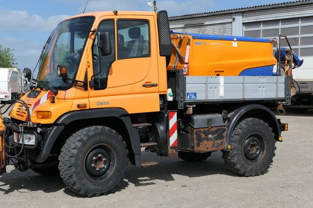 Unimog U 300 4x4, Schmidt, Streuer, Schild, Klima,27tkm - Sunkvežimis: foto 2 Unimog U 300 4x4, Schmidt, Streuer, Schild, Klima,27tkm - Sunkvežimis: foto 2