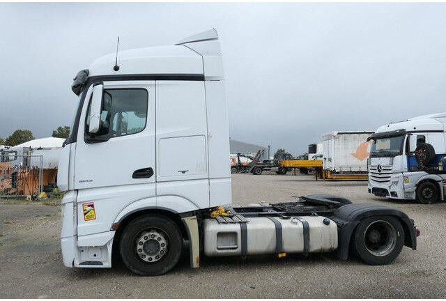 Mercedes-Benz 1843 Actros 4x2, Retarder, AC,2x Tank, Lowliner - Vilkikas: foto 5 Mercedes-Benz 1843 Actros 4x2, Retarder, AC,2x Tank, Lowliner - Vilkikas: foto 5