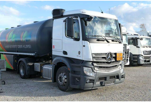 Mercedes-Benz 1846 Actros 4x2, Hydr., ADR, Leicht, Klima, Navi - Vilkikas: foto 4 Mercedes-Benz 1846 Actros 4x2, Hydr., ADR, Leicht, Klima, Navi - Vilkikas: foto 4