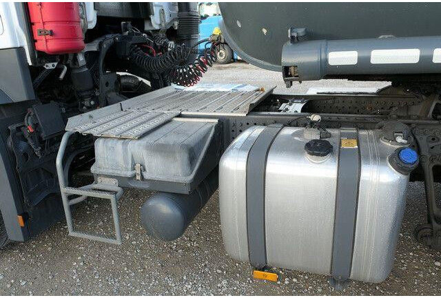 Mercedes-Benz 1846 Actros 4x2, Hydr., ADR, Leicht, Klima, Navi - Vilkikas: foto 3 Mercedes-Benz 1846 Actros 4x2, Hydr., ADR, Leicht, Klima, Navi - Vilkikas: foto 3