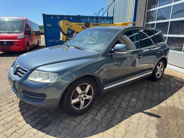 Volkswagen Touareg 3.2 V6/ GETRIEBESCHADEN /Motor läuft! - Bortinis automobilis: foto 1 Volkswagen Touareg 3.2 V6/ GETRIEBESCHADEN /Motor läuft! - Bortinis automobilis: foto 1