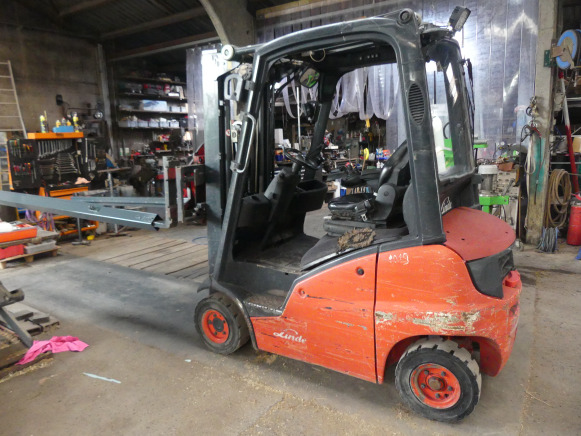 Chariot élévateur avec tète rotatif Linde H16D - Šakinis krautuvas: foto 1 Chariot élévateur avec tète rotatif Linde H16D - Šakinis krautuvas: foto 1