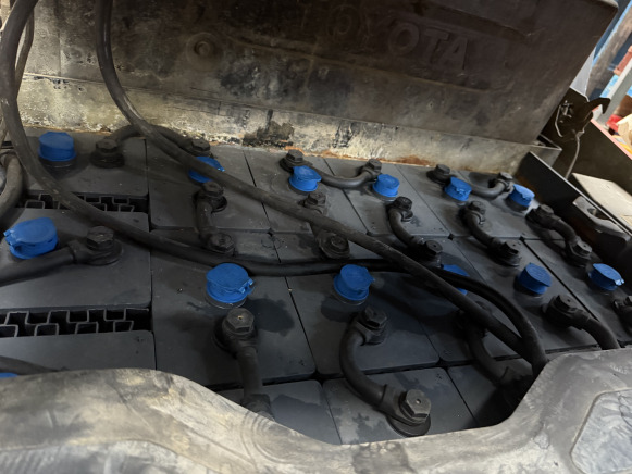 Chariot élévateur frontal électrique TOYOTA 02-7FD25 - Elektrinis krautuvas: foto 4 Chariot élévateur frontal électrique TOYOTA 02-7FD25 - Elektrinis krautuvas: foto 4