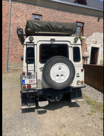 Land-Rover Defender 11O (2010) - Lengvasis automobilis: foto 1 Land-Rover Defender 11O (2010) - Lengvasis automobilis: foto 1