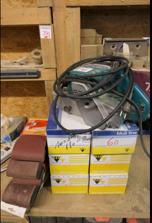 Ponceuse à bande Makita 9402 - Medžio apdirbimo staklės: foto 1 Ponceuse à bande Makita 9402 - Medžio apdirbimo staklės: foto 1