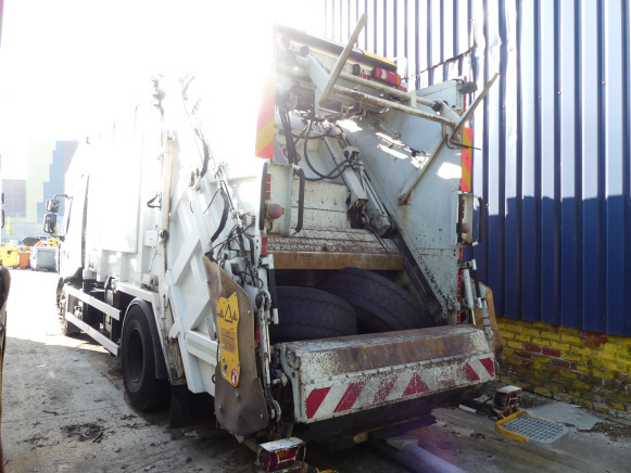 REF:1387 - Camion poubelle Renault Midlum 270DXI (2011-189.728 km) - Šiukšliavežis: foto 4 REF:1387 - Camion poubelle Renault Midlum 270DXI (2011-189.728 km) - Šiukšliavežis: foto 4