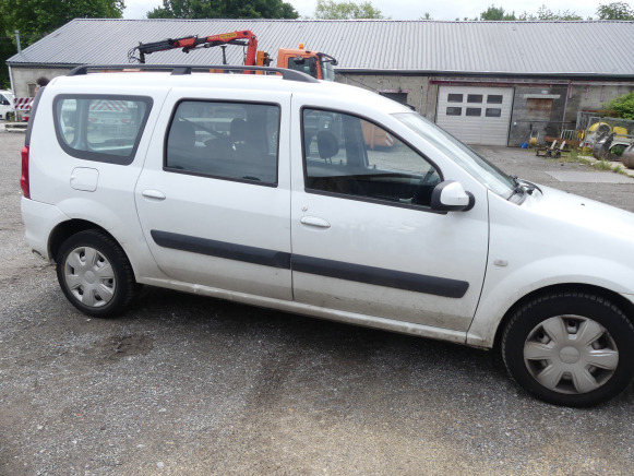 REF:1RFU370 - Voiture Dacia Logan Break SD (2012-63.842 km) - Visureigis: foto 4 REF:1RFU370 - Voiture Dacia Logan Break SD (2012-63.842 km) - Visureigis: foto 4