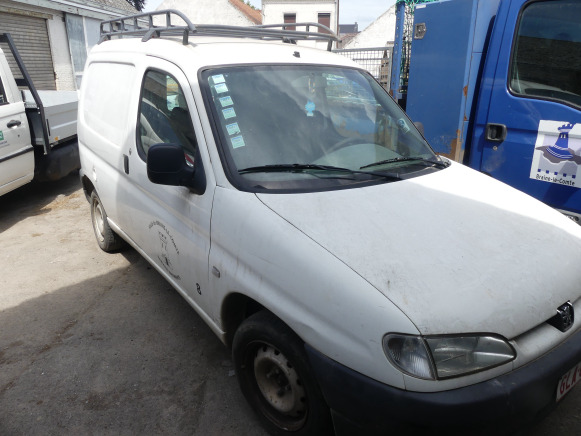 Utilitaire Peugeot Partner (1999-186.581 km) - Lengvasis automobilis: foto 1 Utilitaire Peugeot Partner (1999-186.581 km) - Lengvasis automobilis: foto 1