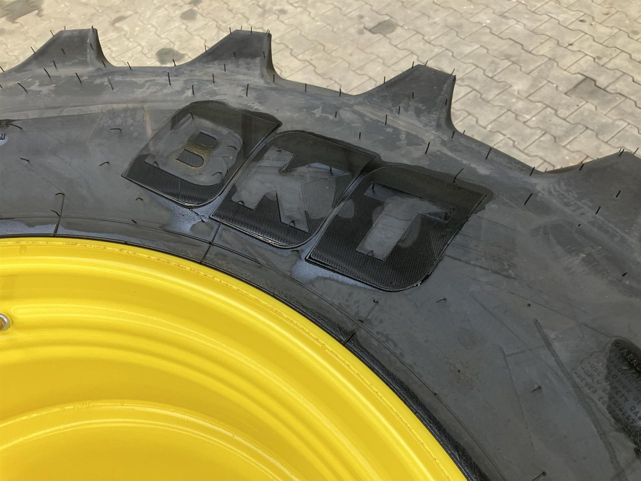 BKT 520/85R38 - Padanga - Žemės ūkio technika: foto 3 BKT 520/85R38 - Padanga - Žemės ūkio technika: foto 3