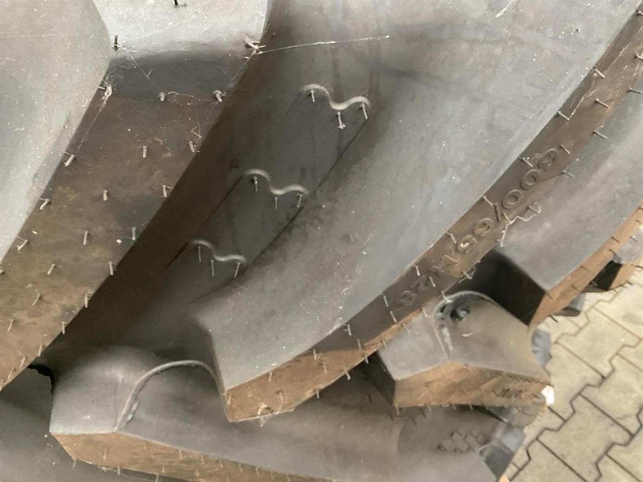 BKT 600/65R28 - Padanga - Žemės ūkio technika: foto 5 BKT 600/65R28 - Padanga - Žemės ūkio technika: foto 5