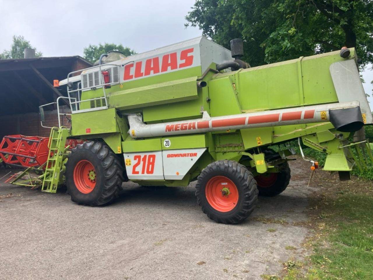 CLAAS Dominator 218 Mega - Derliaus nuėmimo kombainas: foto 3 CLAAS Dominator 218 Mega - Derliaus nuėmimo kombainas: foto 3