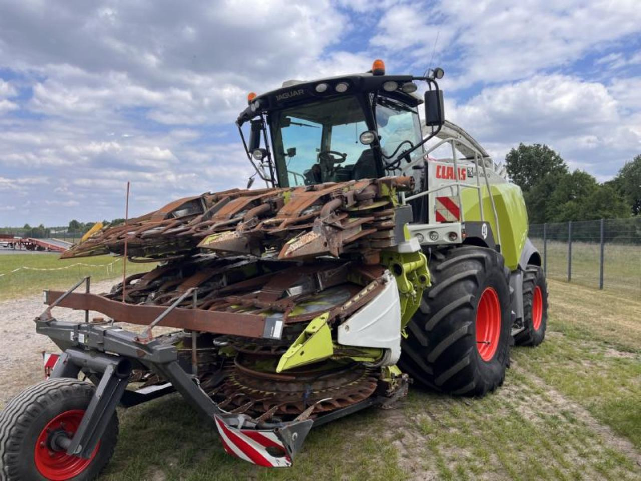CLAAS Jaguar 980 - Pašarų kombainas: foto 1 CLAAS Jaguar 980 - Pašarų kombainas: foto 1