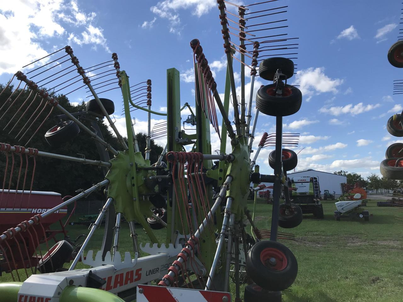 CLAAS Liner 2900 - Šieno grėblys/ Vartytuvas: foto 3 CLAAS Liner 2900 - Šieno grėblys/ Vartytuvas: foto 3