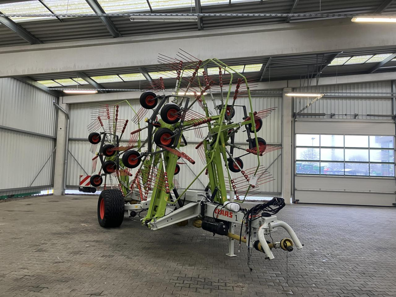 CLAAS Liner 3600 - Šieno grėblys/ Vartytuvas: foto 1 CLAAS Liner 3600 - Šieno grėblys/ Vartytuvas: foto 1