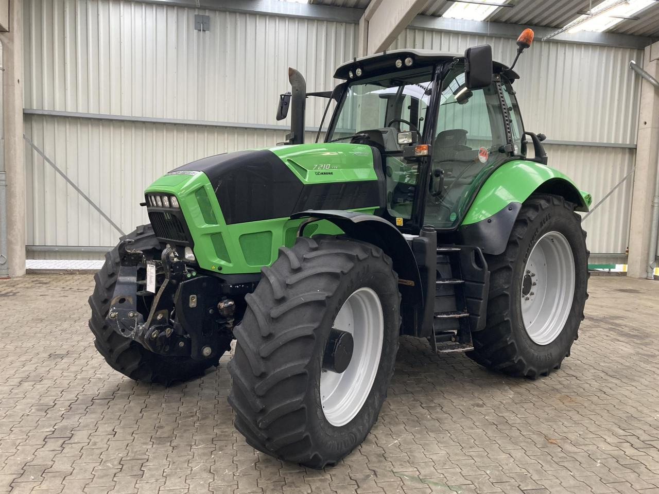 Deutz-Fahr 7210 TTV - Traktorius: foto 1 Deutz-Fahr 7210 TTV - Traktorius: foto 1