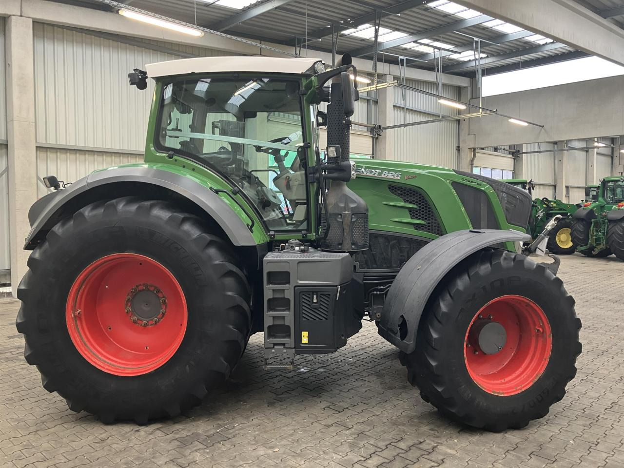 Fendt 826 Vario ProfiPlus - Traktorius: foto 4 Fendt 826 Vario ProfiPlus - Traktorius: foto 4