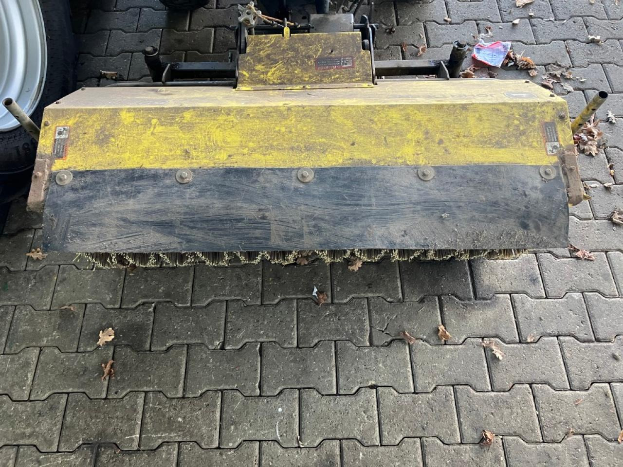 John Deere 52 inch Broom - Rotacinė šluota: foto 5 John Deere 52 inch Broom - Rotacinė šluota: foto 5