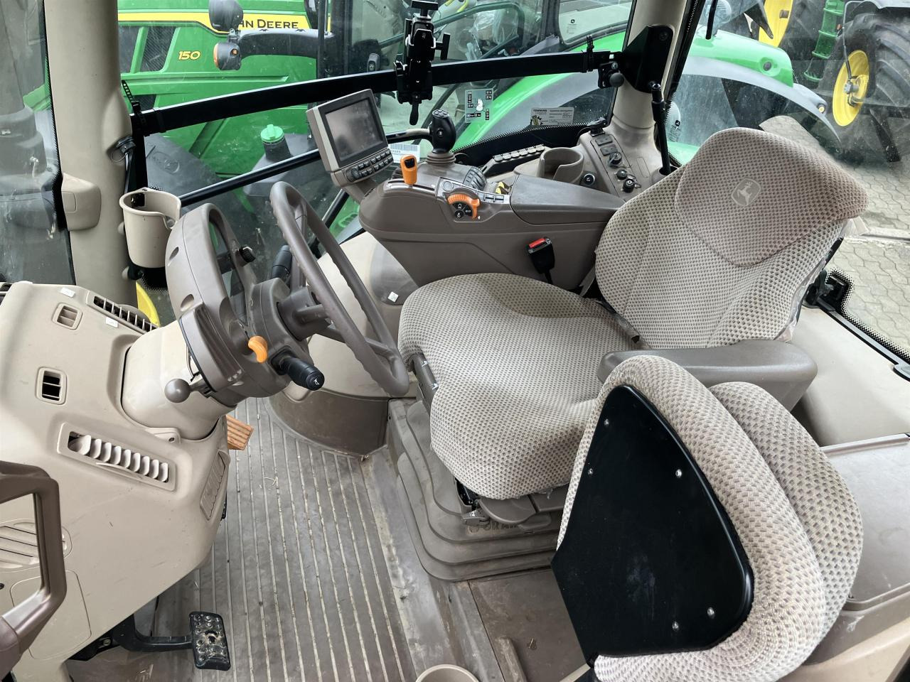 John Deere 6110R - Traktorius: foto 5 John Deere 6110R - Traktorius: foto 5