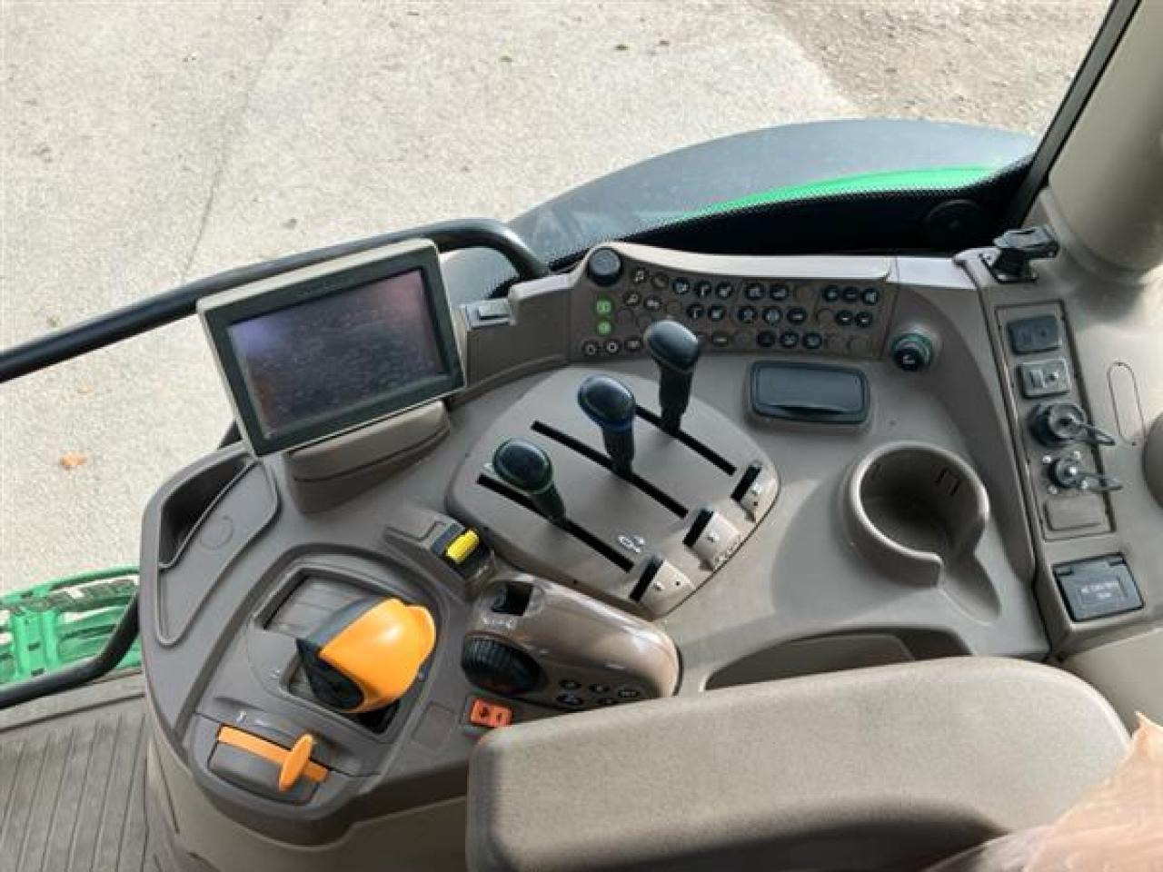 John Deere 6130R - Traktorius: foto 4 John Deere 6130R - Traktorius: foto 4