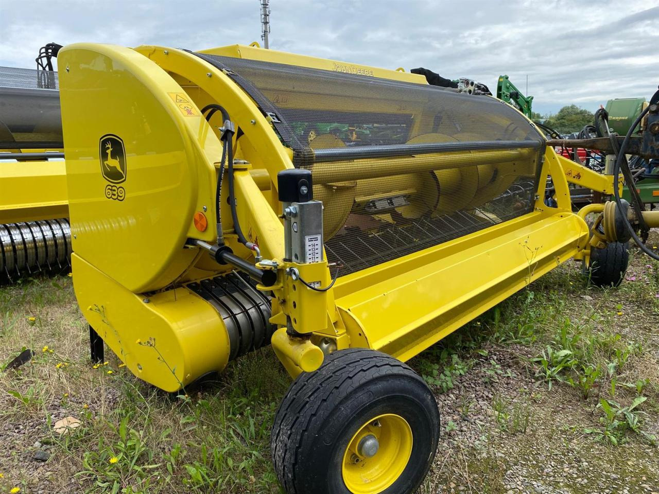 John Deere 639 - Įranga už pašarų kombainai: foto 1 John Deere 639 - Įranga už pašarų kombainai: foto 1