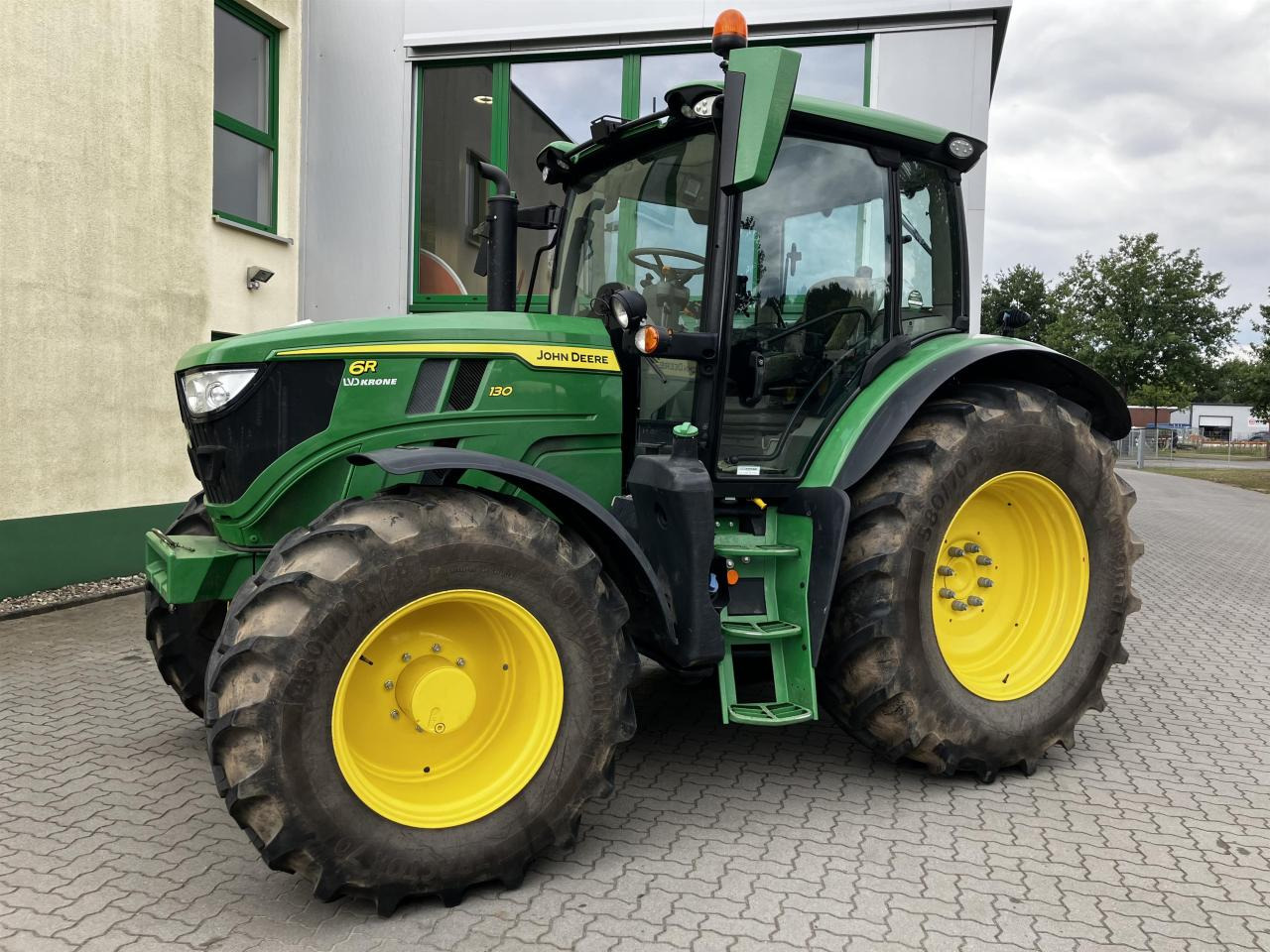 John Deere 6R 130 - Traktorius: foto 1 John Deere 6R 130 - Traktorius: foto 1
