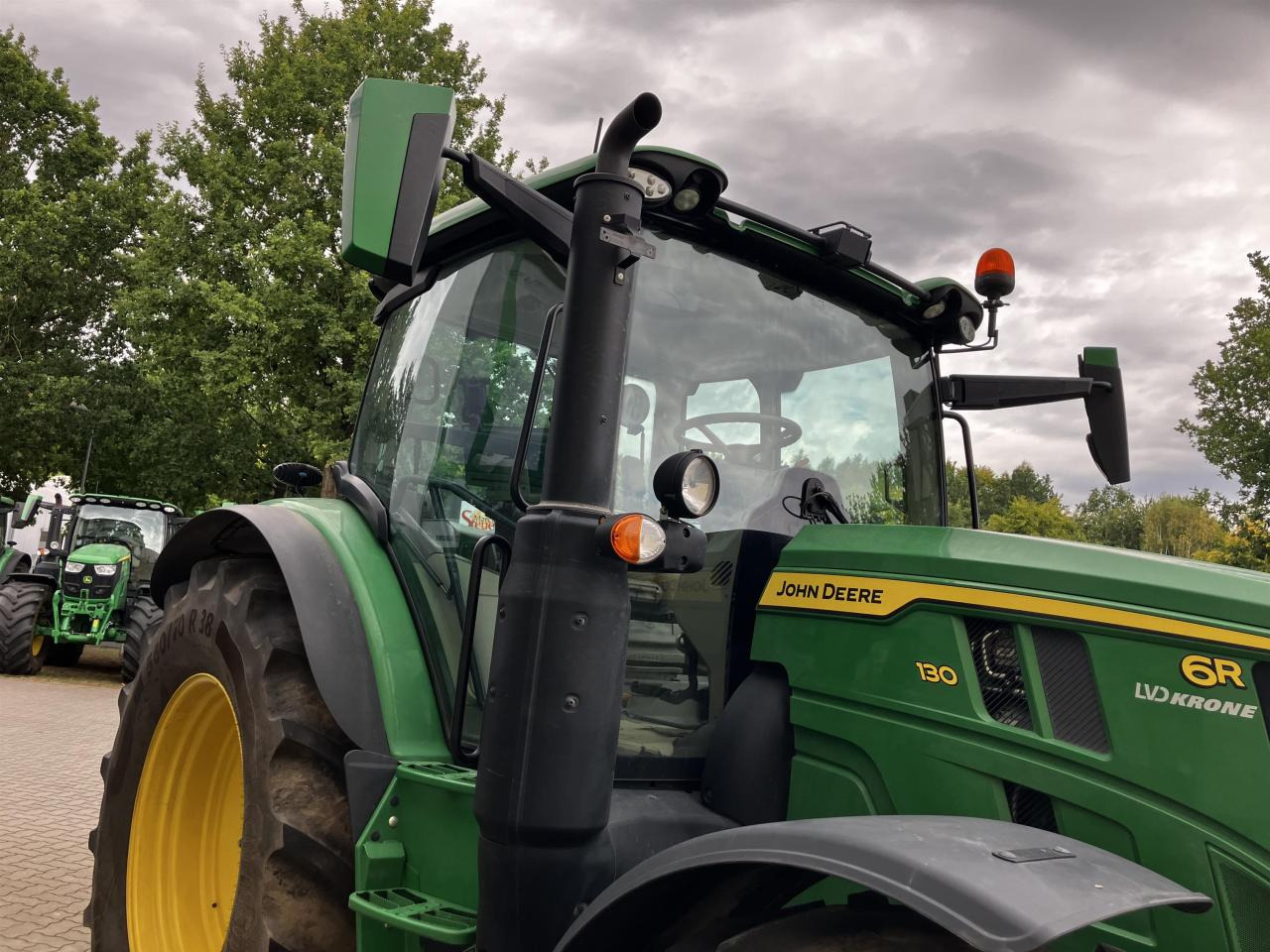 John Deere 6R 130 - Traktorius: foto 2 John Deere 6R 130 - Traktorius: foto 2