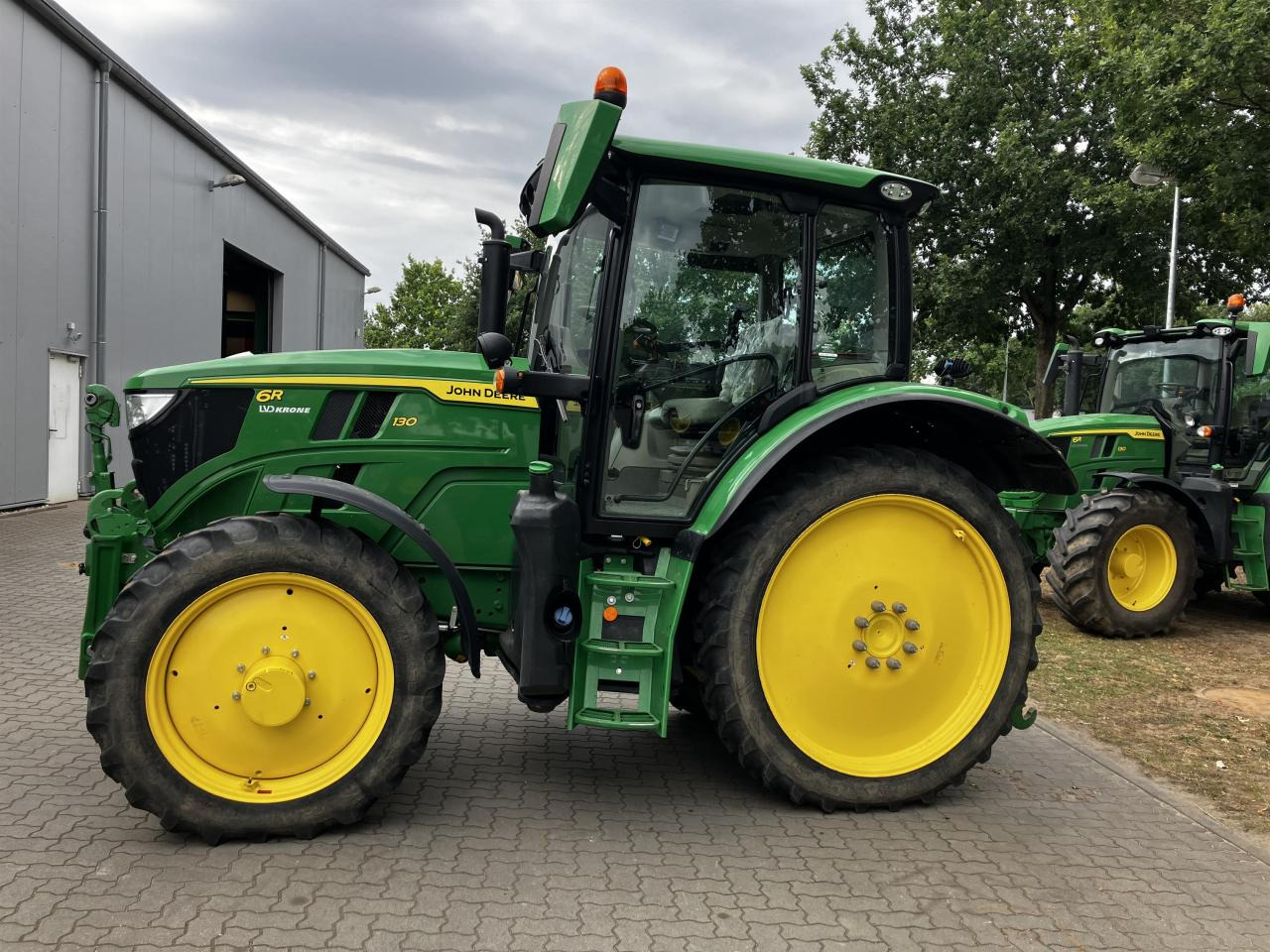 John Deere 6R 130 - Traktorius: foto 1 John Deere 6R 130 - Traktorius: foto 1