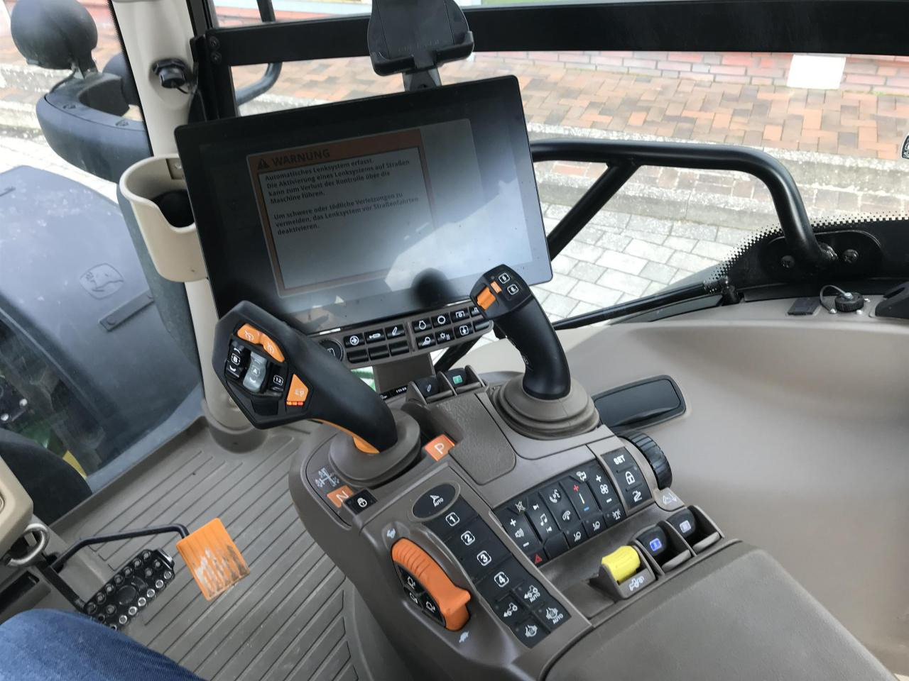 John Deere 6R 140 - Traktorius: foto 5 John Deere 6R 140 - Traktorius: foto 5