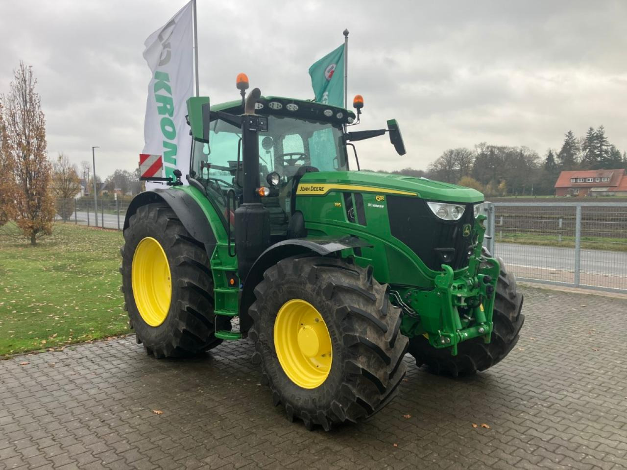 John Deere 6R 195 - Traktorius: foto 1 John Deere 6R 195 - Traktorius: foto 1