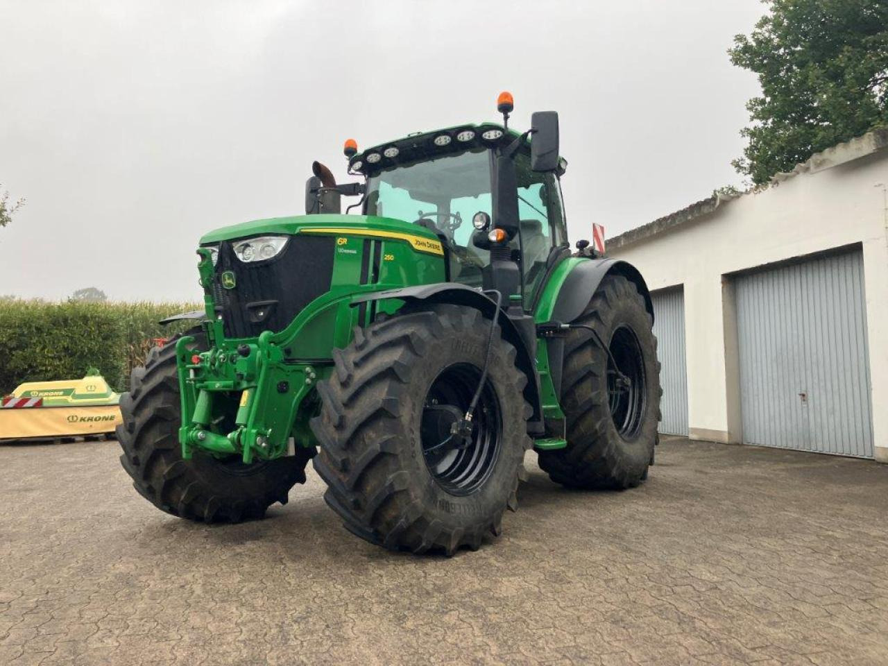 John Deere 6R 250 - Traktorius: foto 1 John Deere 6R 250 - Traktorius: foto 1