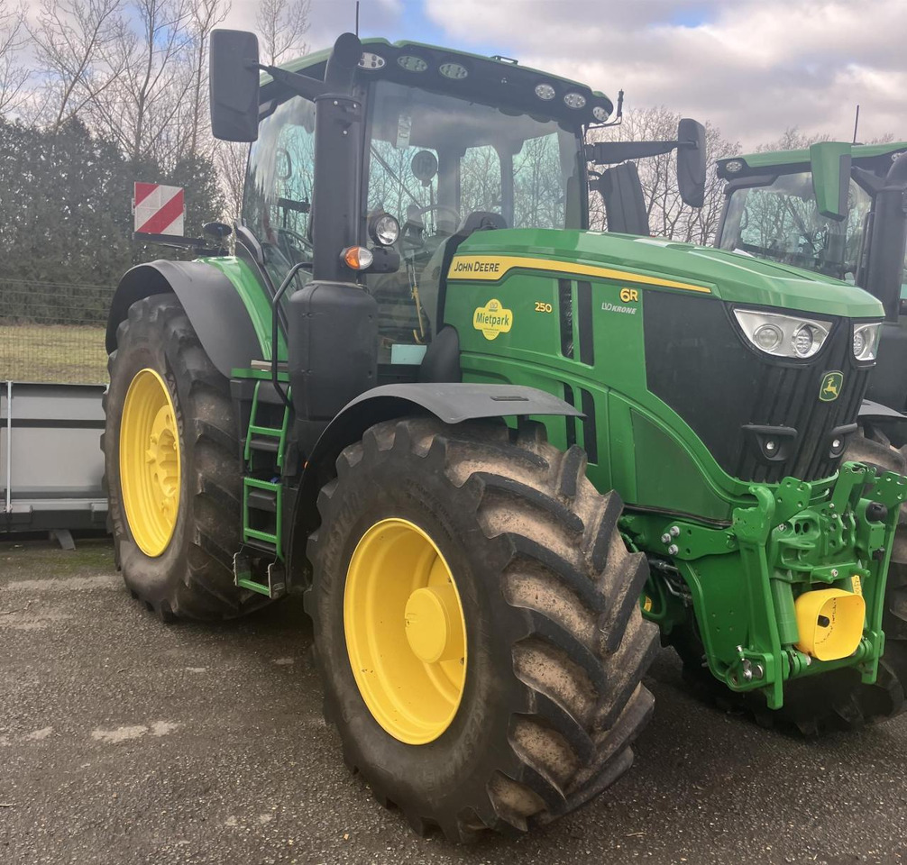 John Deere 6R 250 - Traktorius: foto 1 John Deere 6R 250 - Traktorius: foto 1