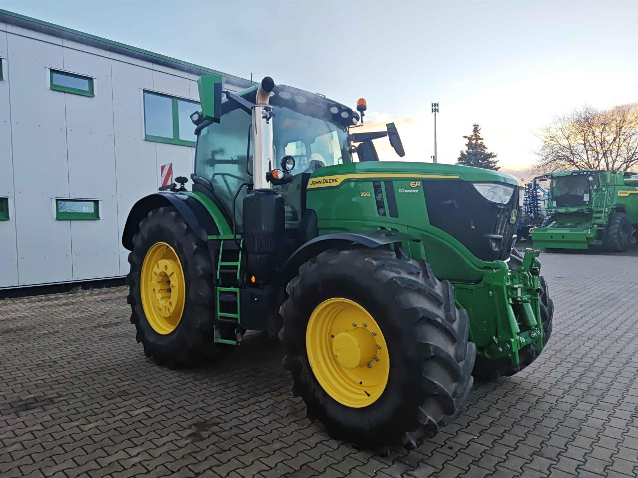 John Deere 6R 250 - Traktorius: foto 1 John Deere 6R 250 - Traktorius: foto 1