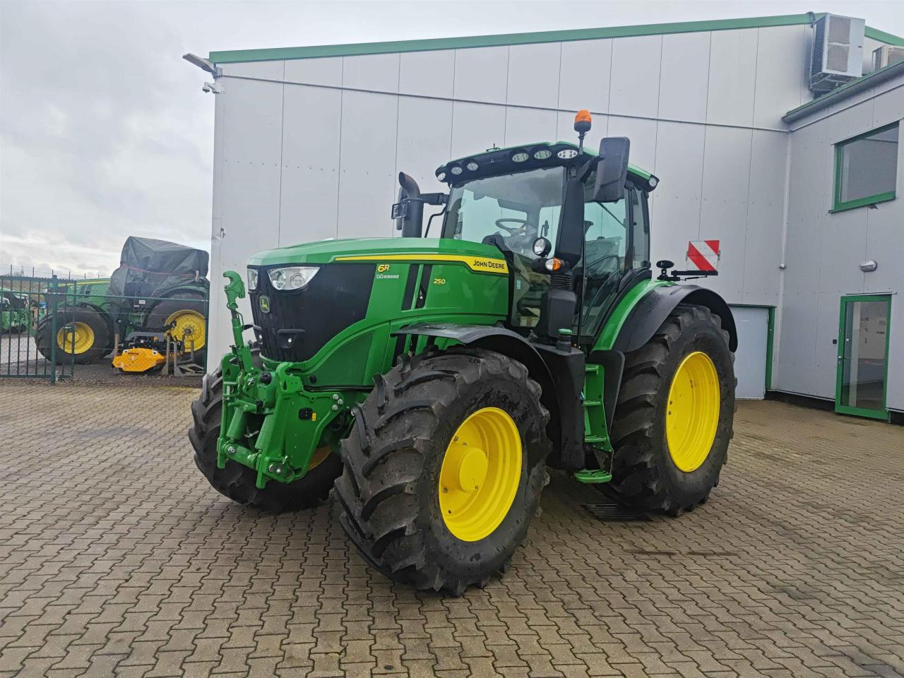 John Deere 6R 250 - Traktorius: foto 1 John Deere 6R 250 - Traktorius: foto 1