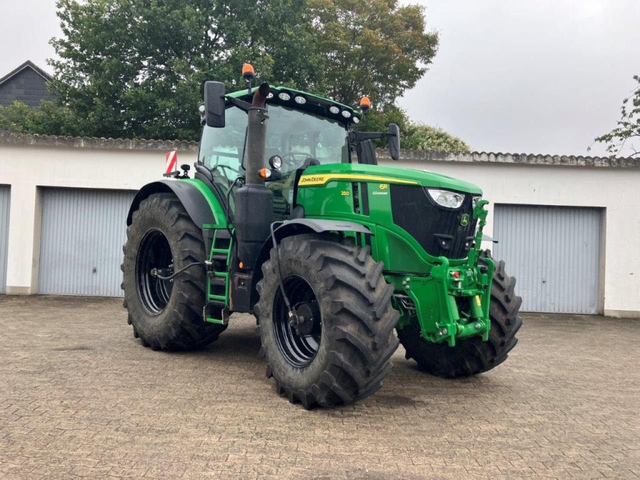 John Deere 6R 250 - Traktorius: foto 2 John Deere 6R 250 - Traktorius: foto 2