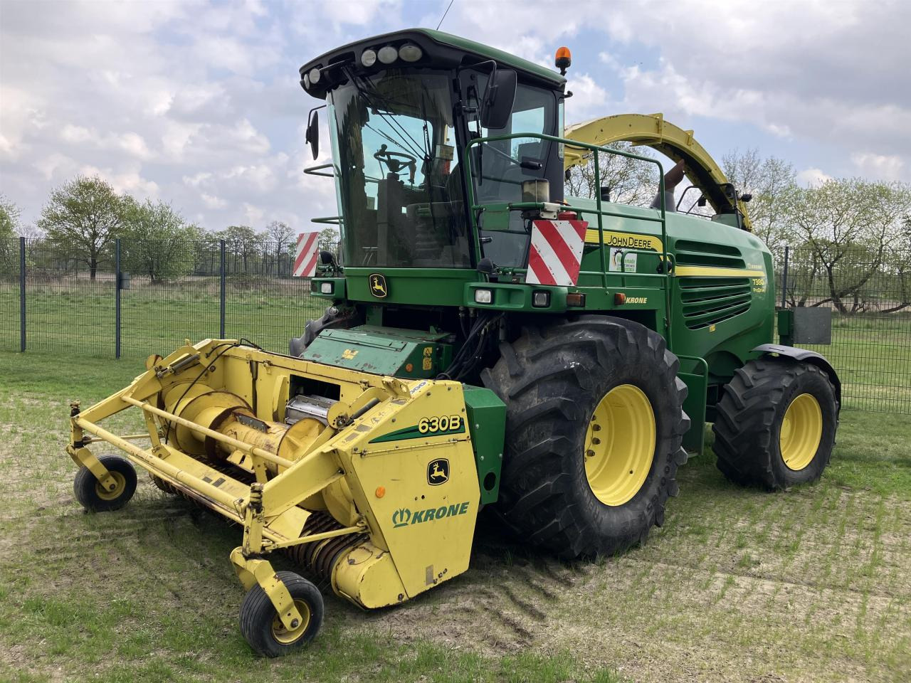 John Deere 7380 - Pašarų kombainas: foto 1 John Deere 7380 - Pašarų kombainas: foto 1