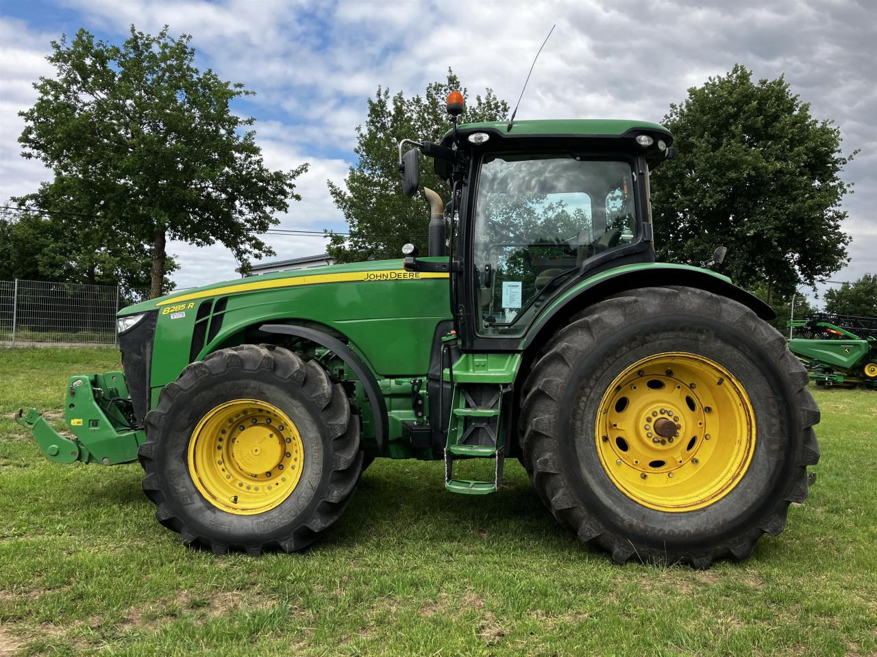 John Deere 8285R - Traktorius: foto 1 John Deere 8285R - Traktorius: foto 1