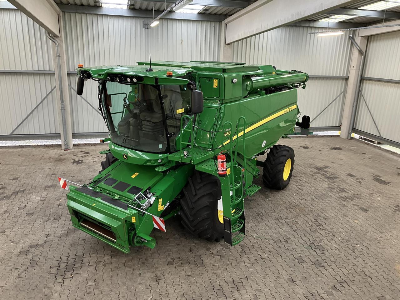 John Deere T560 - Derliaus nuėmimo kombainas: foto 1 John Deere T560 - Derliaus nuėmimo kombainas: foto 1