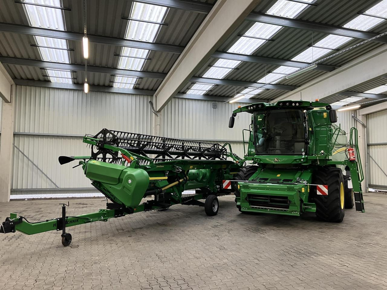 John Deere T560 - Derliaus nuėmimo kombainas: foto 2 John Deere T560 - Derliaus nuėmimo kombainas: foto 2