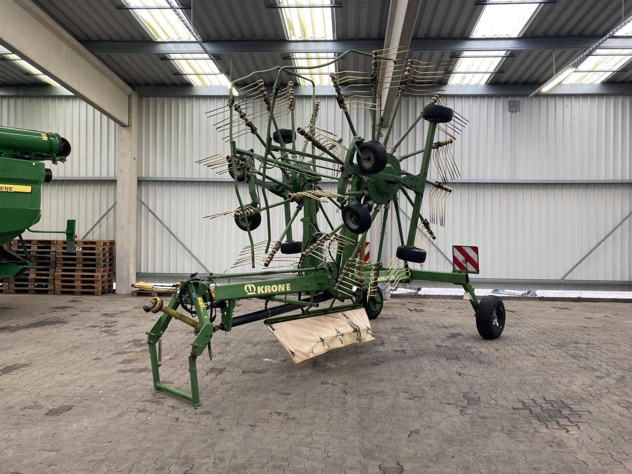 Krone Swadro 800/26 - Šieno grėblys/ Vartytuvas: foto 1 Krone Swadro 800/26 - Šieno grėblys/ Vartytuvas: foto 1