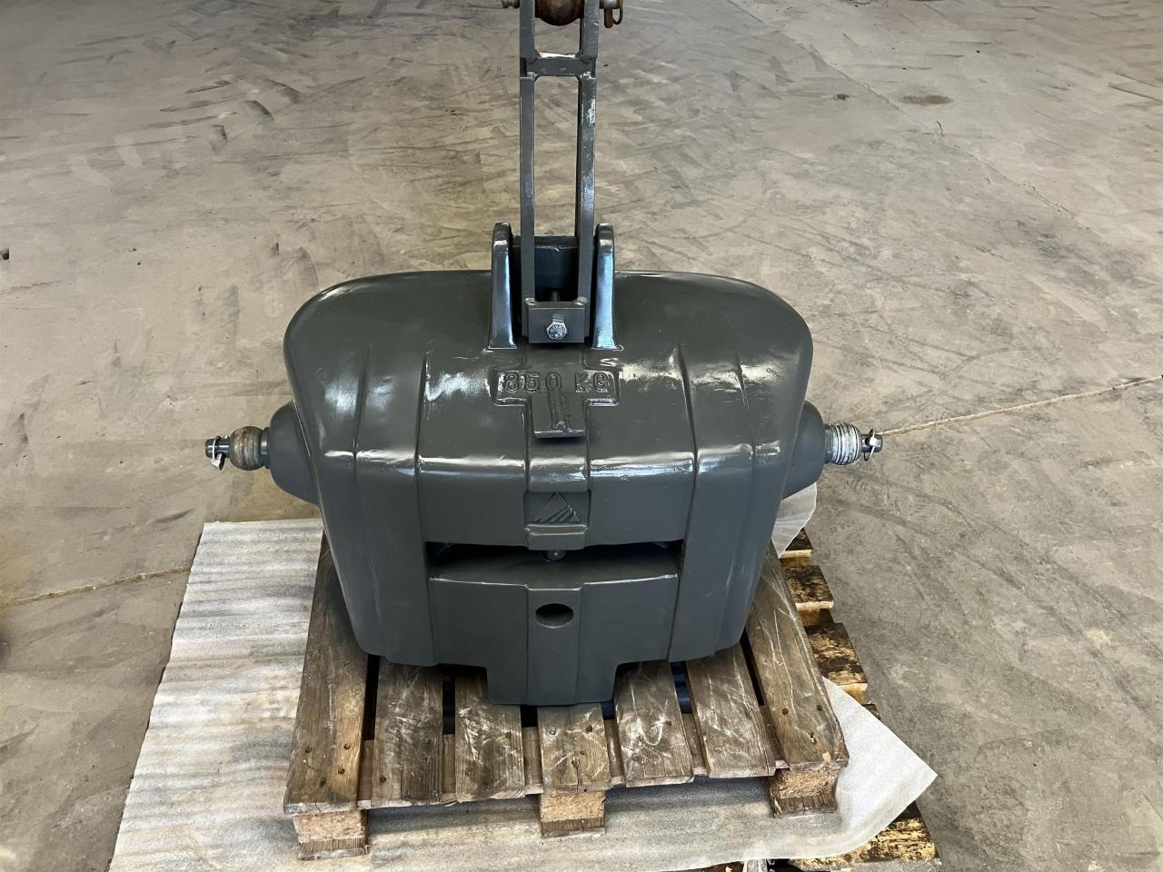 Massey Ferguson MF 850 kg - Padargas: foto 2 Massey Ferguson MF 850 kg - Padargas: foto 2